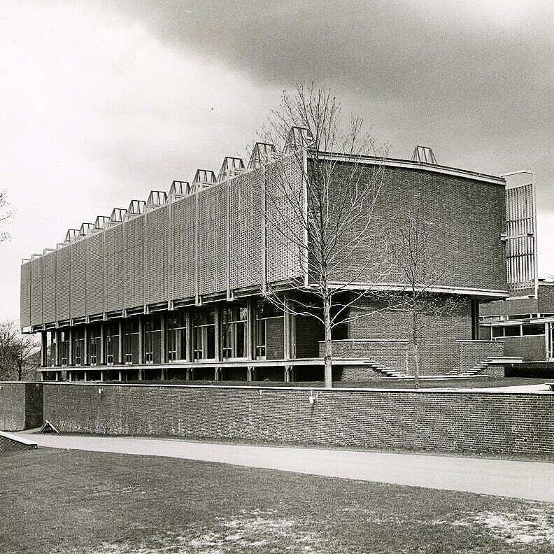 Paul Rudolph’s Jewett Arts Center, at Wellesley College. To resonate with campus’ other buildings (which had been designed in the Collegiate Gothic style), the new building was detailed to include coupled columns, pointed skylights, modulated metal …