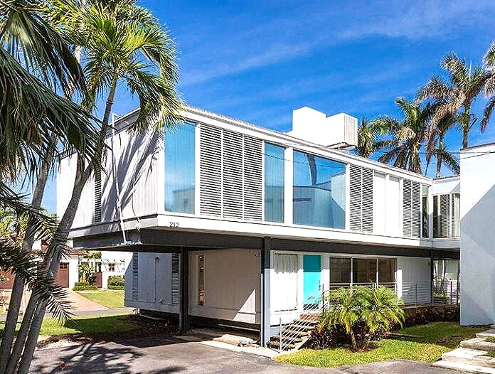 Even with all the changes and additions over the years, this photo shows that essential aspects of the Biggs Residence were still extant as of 2016—prior to the recent act of demolition.