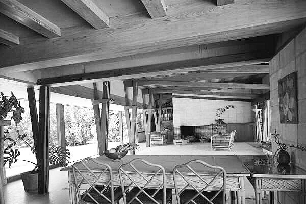 Both Twitchell and Paul Rudolph were aware of Wright’s work—and, from a young age, Rudolph was especially influenced by Wright’s designs (something he’d warmly acknowledge all his life). Above is the main living space of the Twitchell Residence: one is looking South into the Living Room, with the Dining area in the foreground. Was it Rudolph who urged that it follow so many of the features of Wright’s Taliesin drafting room?