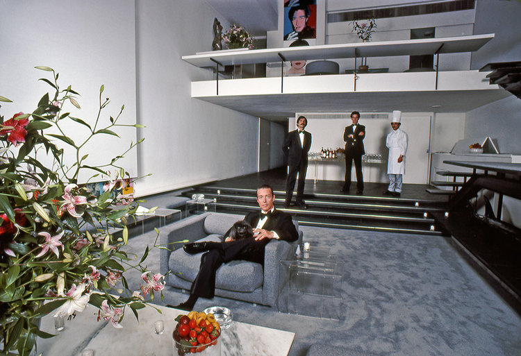 The great fashion designer Halston, enthroned in his living room—within the famous “101”, the townhouse in New York’s Upper East Side neighborhood in Manhattan . Photo by Harry Benson, from a feature on Halston in Life Magazine.